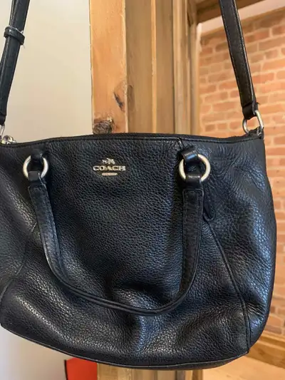COACH bag sacoche cuir noire, View more