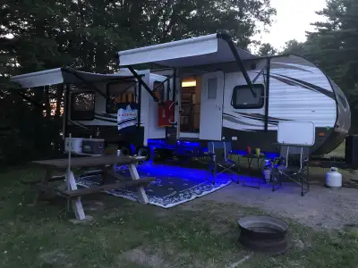 27ft WildWood Trailer for sale, bought new in 2017, used maybe 4 weeks since bought, no time for it....