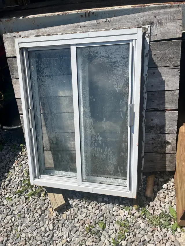 Used Aluminum Side Slider Window  in Windows, Doors & Trim in Oakville / Halton Region - Image 3