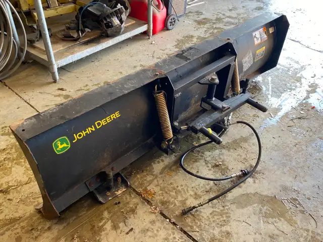 John Deere LPB72JD1 72" snow blade in Other in London - Image 3