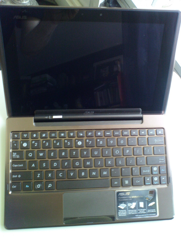 Asus Eee Pad Transformer TF101 with docking-keyboard 10.1-Inch in iPads & Tablets in City of Toronto