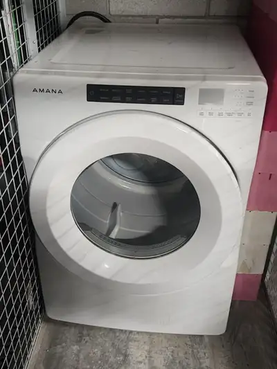 Sécheuse vieille de deux ans à vendre 400$., View more