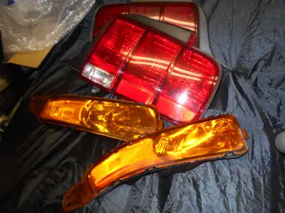 FOR SALE...FACTORY TAILLIGHTS AND SIGNAL LGHTS FROM A 2009 MUSTANG ( 2005-2009 THE SAME ) ---- IN EX...
