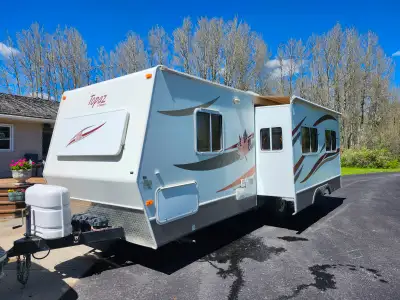 Canadian built in immaculate condition, 1 owner, bought new from factory by seniors. Sealed undernea...