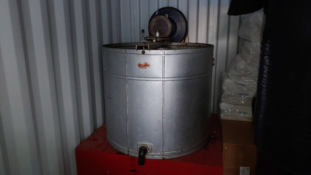 Excelsior Honey Extractor - 8 Frame in Other in Nipawin