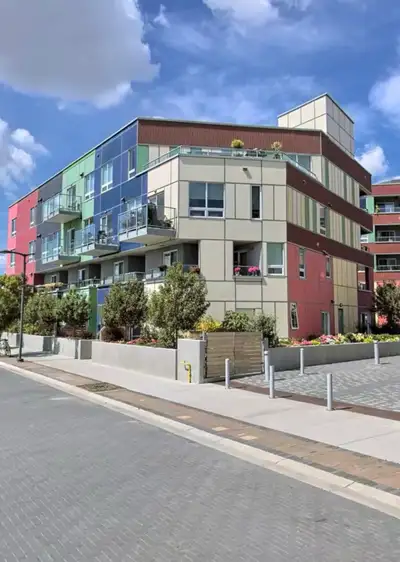 2 bedroom 2 bathroom plus den top floor penthouse with river view for rent. ️ ️ **Exquisite Riverfro...
