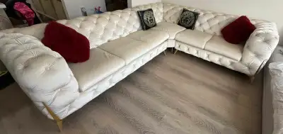 Add a touch of luxury to your living space with this used, yet stylish, custom-made sectional sofa....