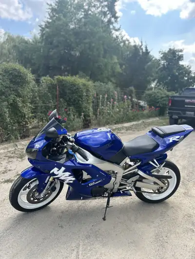 Selling my 1998 Yamaha R1. The bike runs strong and has been well taken care of. Classic blue color...