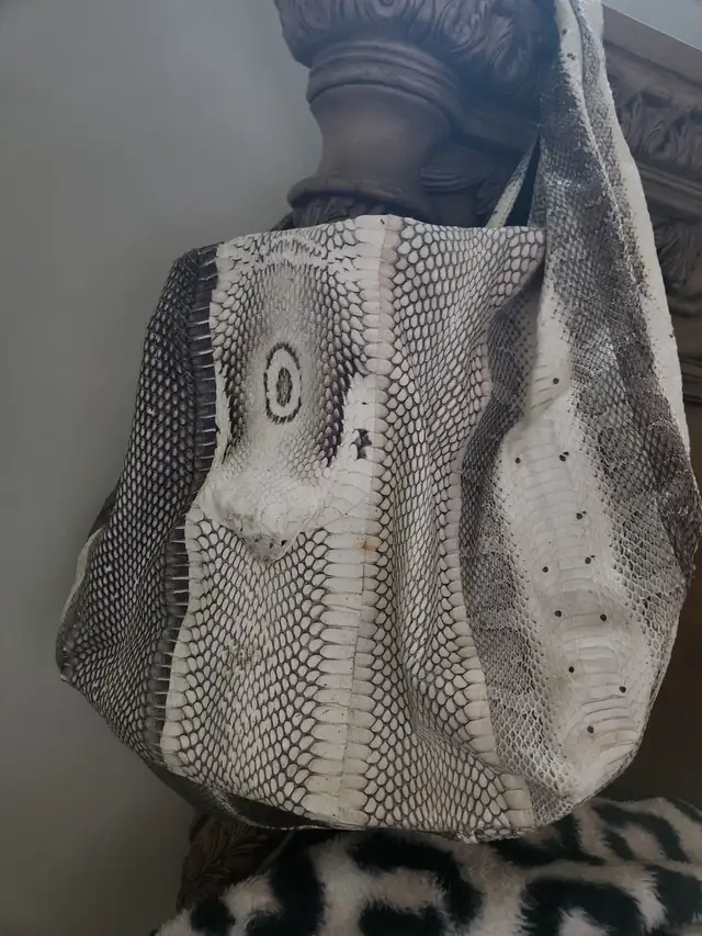 White Cobra leather Purse with Certificate in Women's - Bags & Wallets in Barrie - Image 4