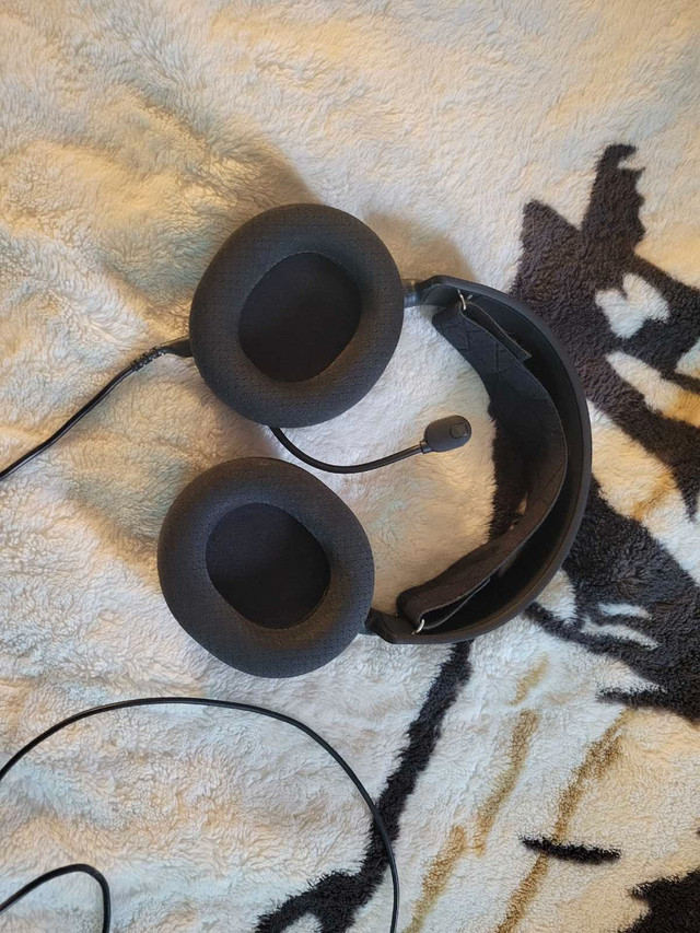 Steel series Arctis 3 headphones in Speakers, Headsets & Mics in Woodstock - Image 2
