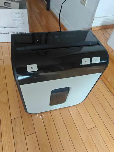 This is an 8-sheet micro-cut Tru Red shredder in excellent condition. It has a 3.3-gallon capacity a...