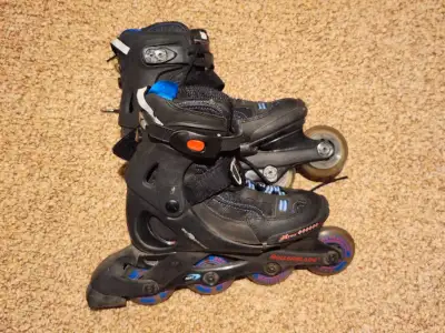 Women's size 6 rollerblades in great condition for sale, Voir plus