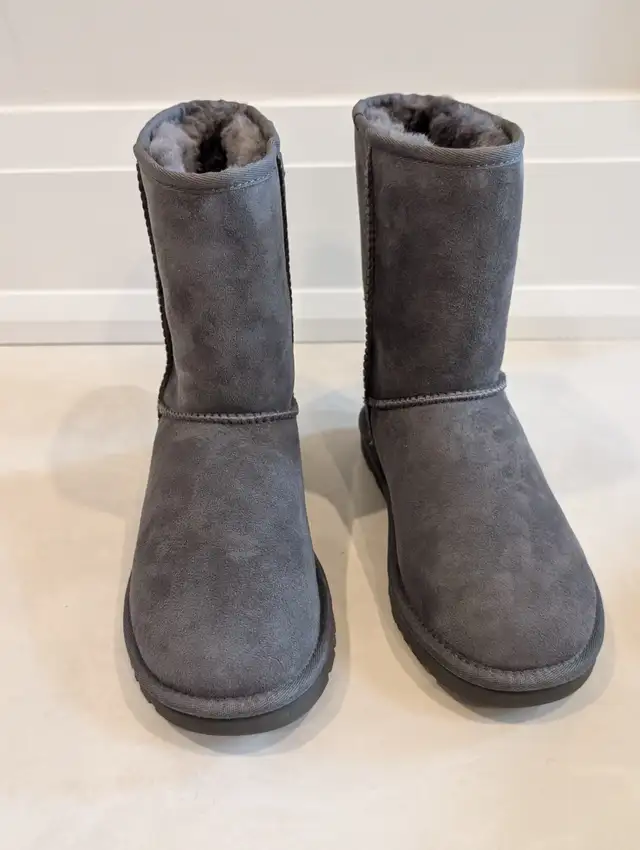 New UGG Australia Classic Short Sheepskin Boots Grey Size 6 in Women's - Shoes in Markham / York Region - Image 5