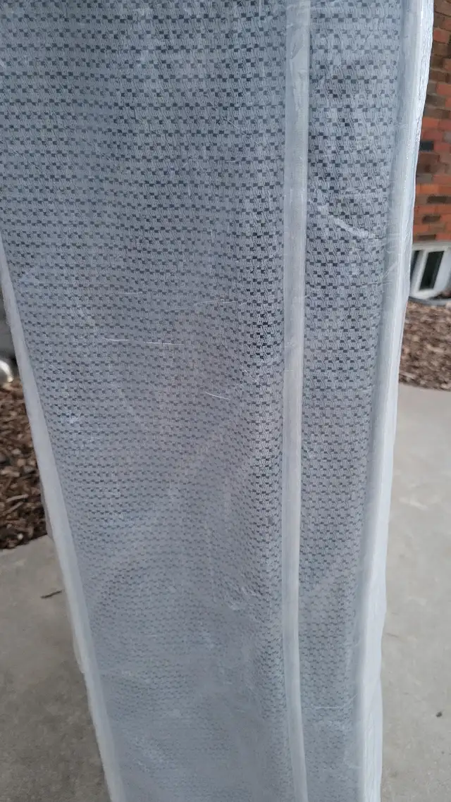 Qween mattress. Reduced in Bedding in St. Catharines - Image 3