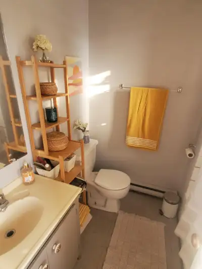 Orillia Apt: Parking, Laundry, Deck, Downtown