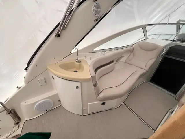 For sale 2002 Doral 310Se in Powerboats & Motorboats in City of Toronto - Image 9