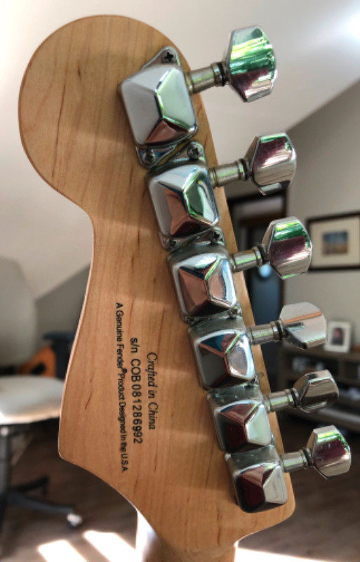 Guitare Squier™ Stratocaster© dans Guitares  à Laval/Rive Nord - Image 3