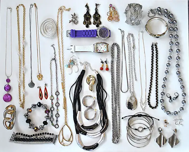 10 COSTUME JEWELLERY BAGS in Jewellery & Watches in Ottawa - Image 4