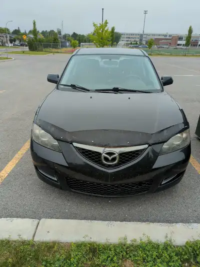 Je vends ma Mazda 3 berline 2008, une voiture fiable avec 4 portes, idéale pour la conduite quotidie...