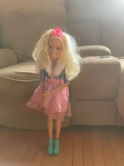 très grande Barbie, View more