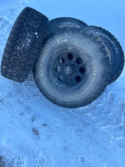 5x114.3mm 3 tires are weather cracked. 1 tire is a year old. M/T rims Came off ford ranger $350 firm...