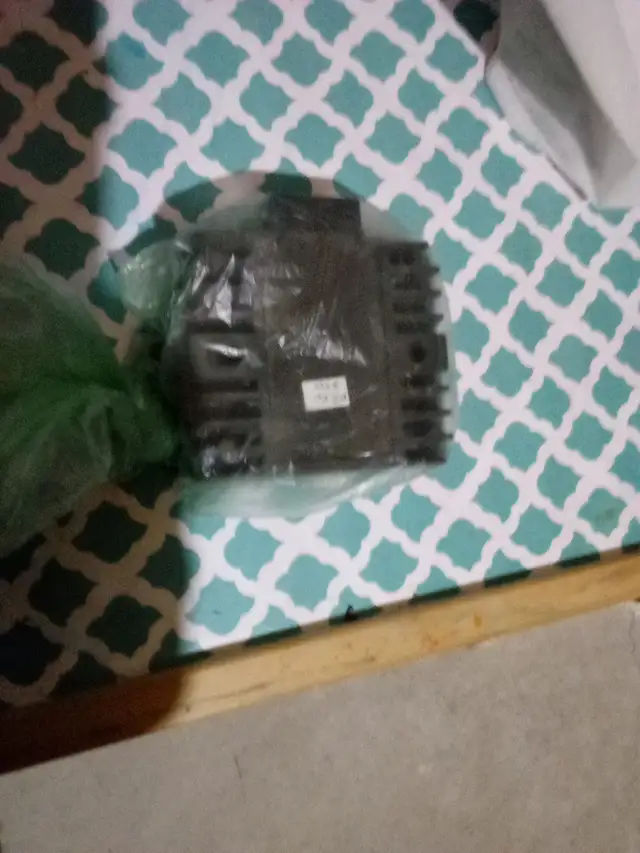 2003 2004 2005 Yamaha R6 R-6 Yzfr 600 Parts Rectifier Front Seat in Motorcycle Parts & Accessories in Hamilton - Image 3