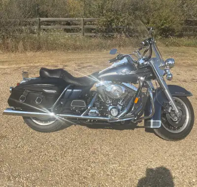 2003 Road King 100th yr Anniversary. Comes with tour pack and service manual. Very good condition. N...