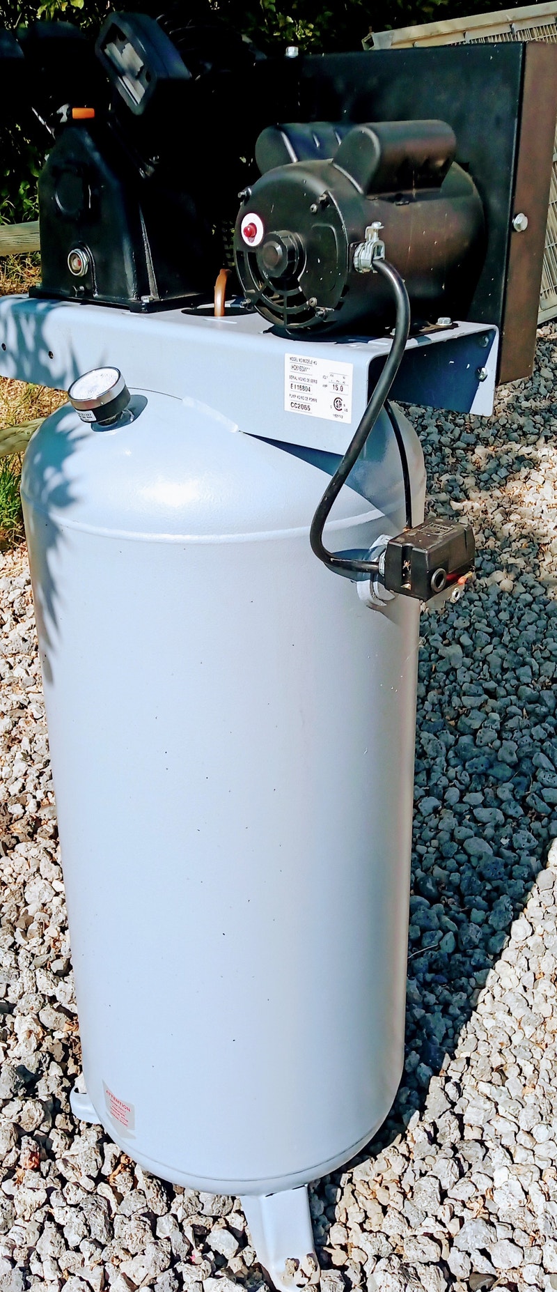 60 gallon air compressor v twin cast iron pump as New! Farming