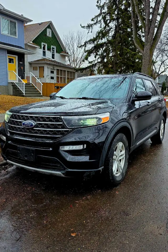 Private rides Edmonton to any location 24/7 (up to 5 seats)!