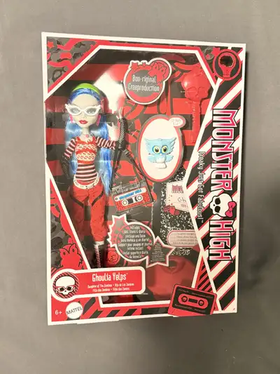 Monster high Ghoulia Yelps Creeproduction Doll, View more