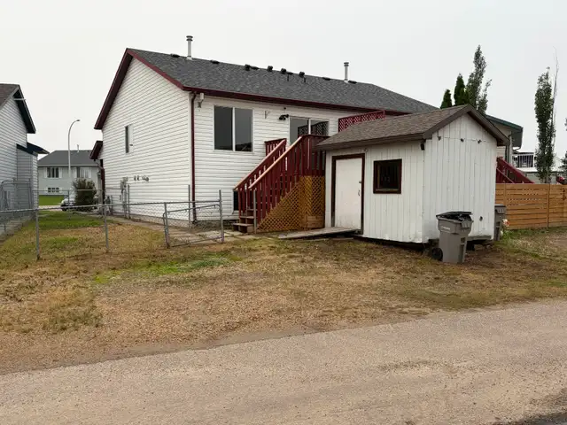 Rent-to-Own this half Duplex on a Pie-Shaped Lot in Long Term Rentals in Grande Prairie - Image 3