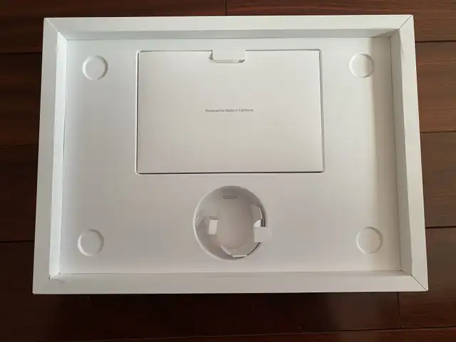 Original MacBook Pro 14 Box in Laptop Accessories in Markham / York Region - Image 3