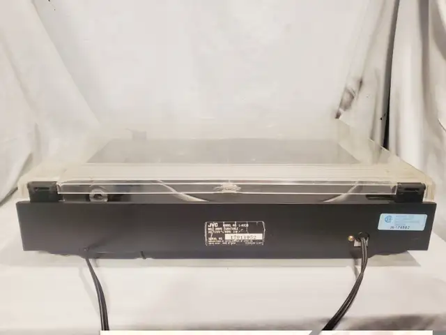 vintage jvc turntable model L-AX3B  FOR PARTS/REPAIR in Stereo Systems & Home Theatre in Mississauga / Peel Region - Image 8