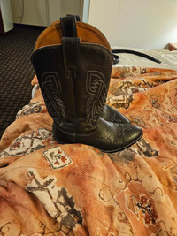 Mens Cowboy boots size 13  Alberta Boot Company