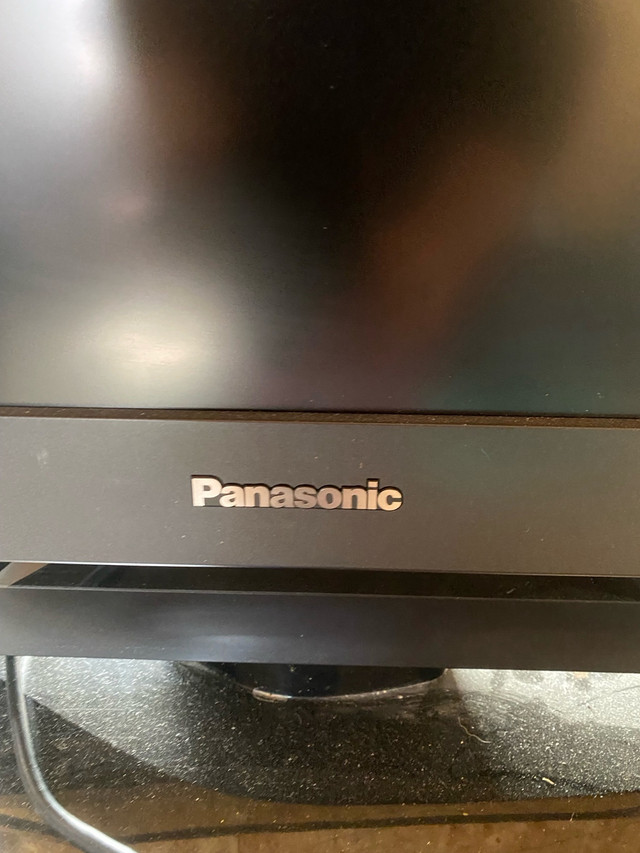 Panasonic 32 inch TV in TVs in Edmonton - Image 3