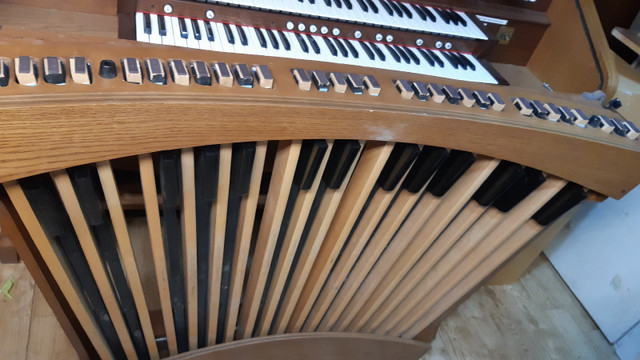 Rodgers Organ model 645 dans Pianos et claviers  à Ville d’Edmonton - Image 4