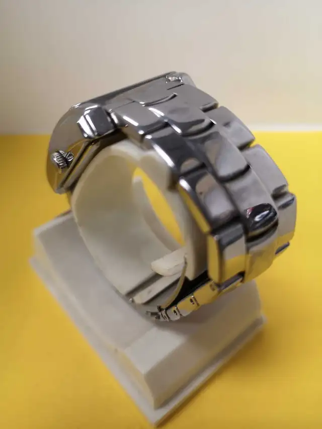 Montre pour homme in Jewellery & Watches in City of Montréal - Image 4