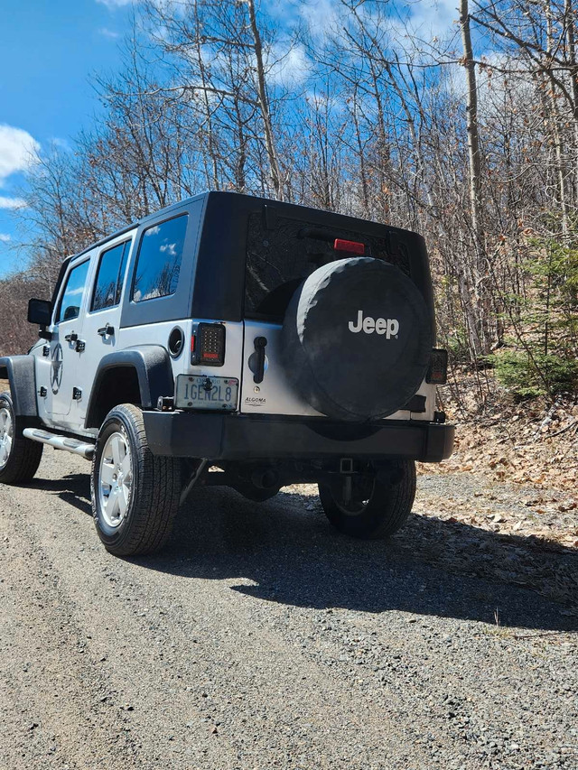 Jeep Wrangler Unlimited Rubicon Willy's Edition in Cars & Trucks in Sudbury - Image 4