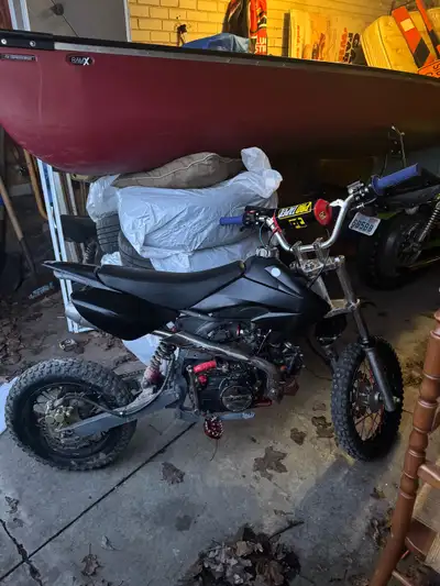 Gio GX125cc pitbike. Runs and rips but needs a carb tune/replacement Getting rid of because I want a...