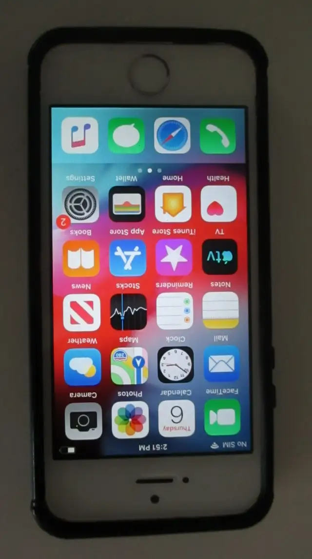 Apple iPhone 5s, 32 GIG  + protective case in Cell Phones in Regina - Image 3