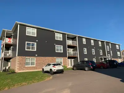 Stratford 2nd floor unit for rent with elevator in thr building. Modern Kitchen: Granite countertops...