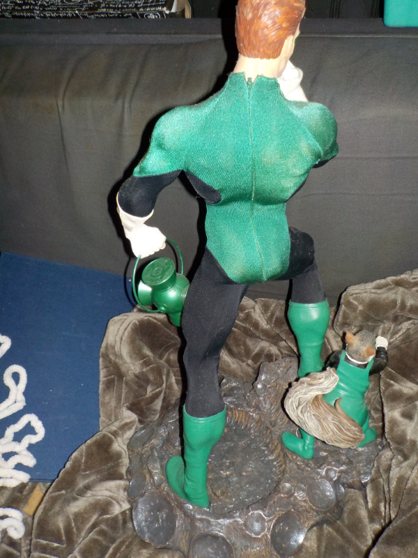 DC Direct Green Lantern (Hal Jordan and Ch'p) 1:4 Scale Statue in Arts & Collectibles in Oshawa / Durham Region - Image 2