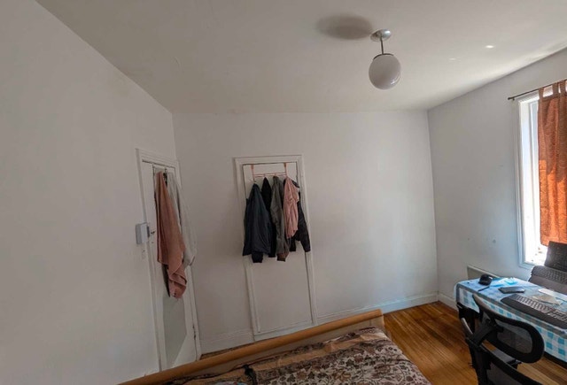 Spacious Bedroom in Côté des neiges — photo 2