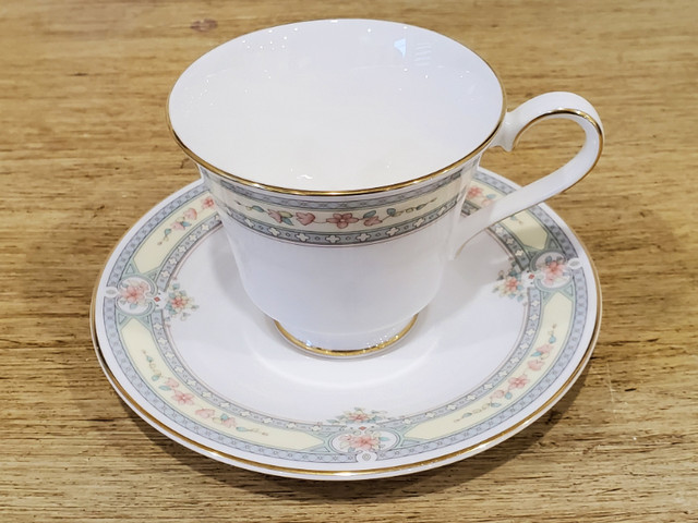 Royal Doulton Teacup & Saucer 1988 Chatham H5141 in Arts & Collectibles in Edmonton - Image 2