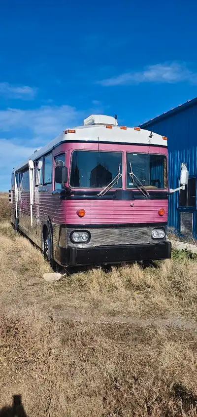 1977 MC 5B 40 Ft 140,000kms Solid Detroit Rear Pusher Diesel CUSTOM Build. EZCELLENT Condition inter...