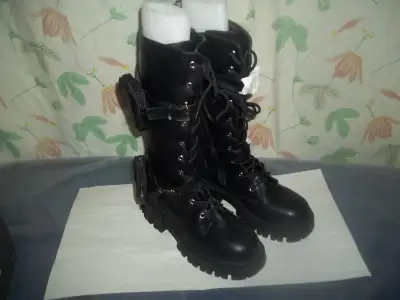 Bottes pointure 8 pour femmes -neuve, View more