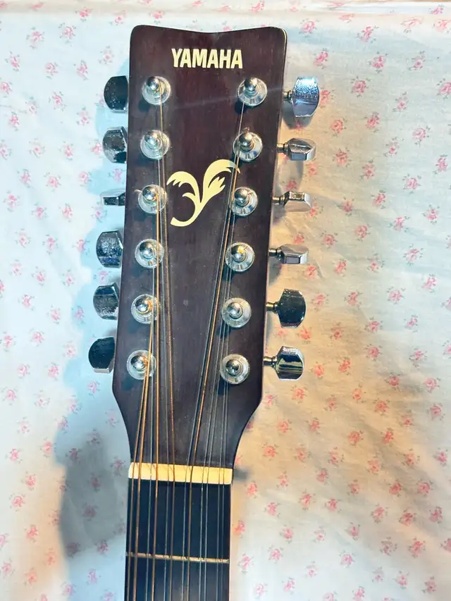 Yamaha 12-string guitar63008307655937122