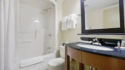Fully Furnished 1 Bedroom – Month-to-Month – Downtown London