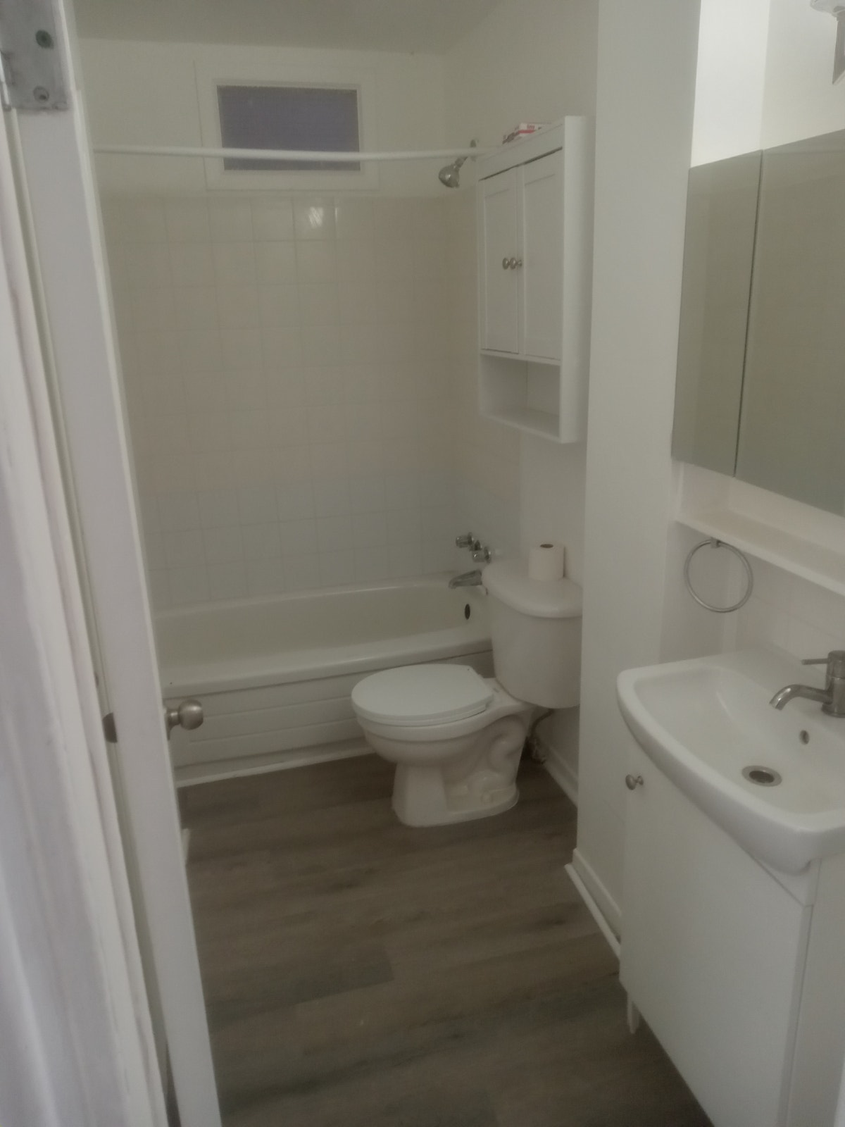 Renovated bright 4.5 apt, metro Sherbrooke,September — photo 3