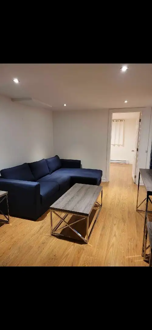 3½ Fully Furnished Bachelor Apartment – Ahuntsic-Cartierville **Le français suit. Recently renovated...